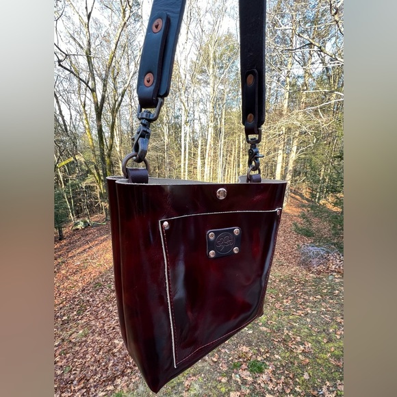 [SOLD] Artisan Made Original Little Raincloud Leather Goods Small Shoulder Bag. - Picture 6 of 14